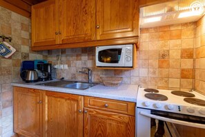Fridge, microwave, oven, stovetop - GENTIANE - SAINT NICOLAS LA CHAPELLE (SAINT NICOLAS LA CHAPELLE)