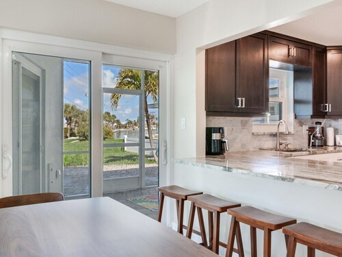 Redington Beach ICW 4BR/2Bath Home 10-min Walk to White Sand Beach