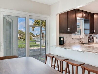 Redington Beach ICW 4BR/2Bath Home 10-min Walk to White Sand Beach