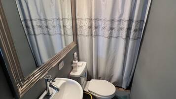 Dusche, Handtücher, Seife, Toilettenpapier