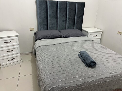 House 1 centrally located, 8 (up to 14 people) in san blas neighborhood, Comayagua