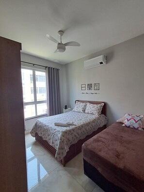 2 bedrooms, iron/ironing board, WiFi, bed sheets - Apartment on Copacabana Beach (Rio de Janeiro)