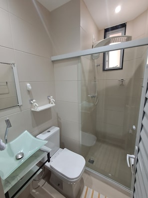 Hair dryer, towels, soap, toilet paper - Apartment on Copacabana Beach (Rio de Janeiro)