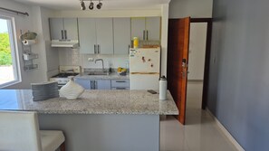 Private kitchen - Charming 2-bedroom apto gated community pools playgrounds perfect to get away (Punta Cana)