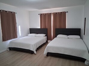3 habitaciones, tabla de planchar con plancha, wifi y ropa de cama