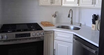 An elegant and beautiful 3 Bedroom apartment at the heart of Roosevelt