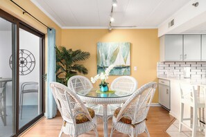 Dining - Bayside Bliss | Sunset Views | Walk/Bike to Beach (Ocean City)