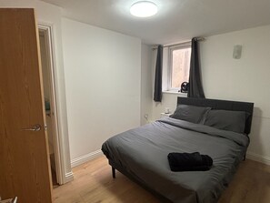 2 slaapkamers, een strijkplank/strijkijzer, wifi, beddengoed