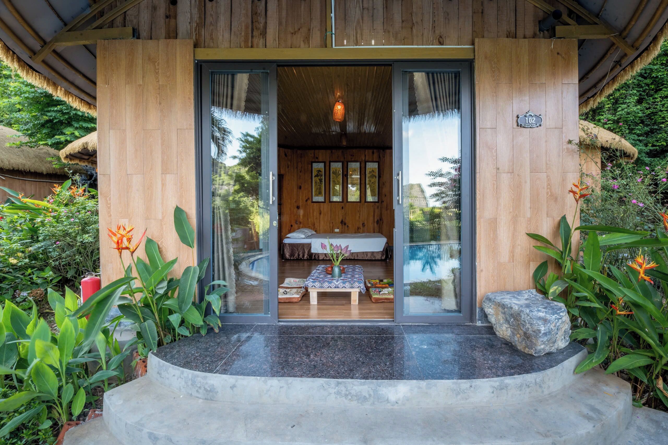 Trippelrum för familj - uteplats - utsikt mot poolen | Detalj exteriör