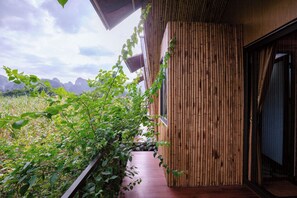 Familjebungalow - balkong - utsikt mot bergen | Detalj exteriör