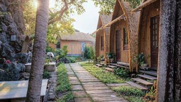 Family Bungalow, Balcony, Mountain View | Desk, blackout drapes, free WiFi, wheelchair access