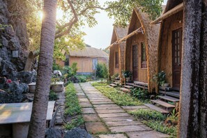 Family Bungalow, Balcony, Mountain View | Desk, blackout drapes, free WiFi, wheelchair access - Tràng An Legend (Hoa Lu)