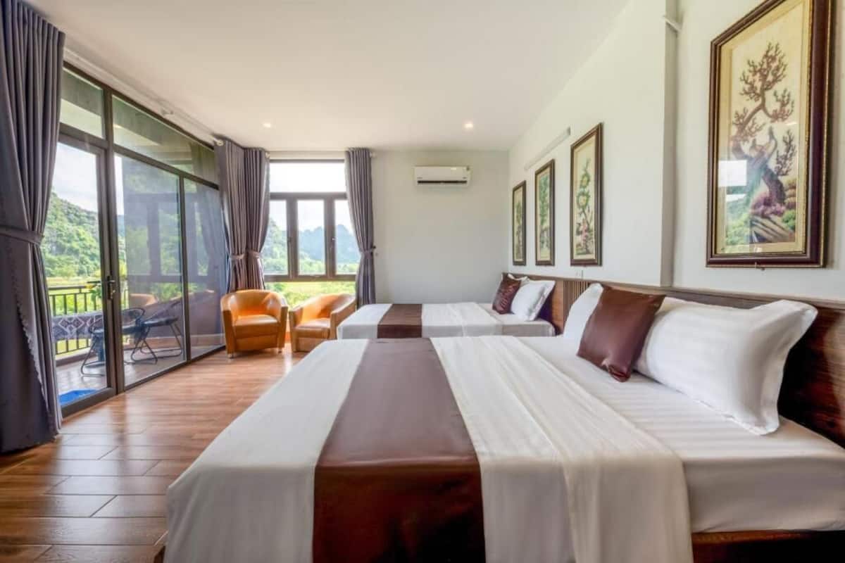 Familjerum för fyra - balkong - utsikt mot bergen | Skrivbord, mörkläggningsgardiner, gratis wi-fi och rullstolsanpassning