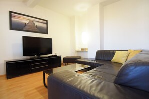 TV - Apartment Kamelia – Peaceful Stay with Parking in Pula (Pula)