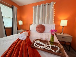 Työpöytä, silitysrauta/-lauta, ilmainen Wi-Fi, vuodevaatteet