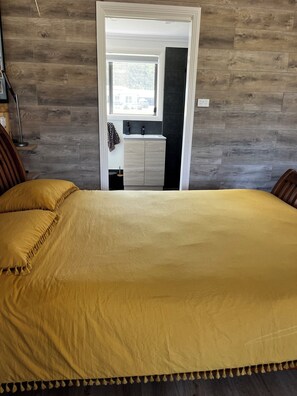 Room - Salty Shack (Wallabi Point)