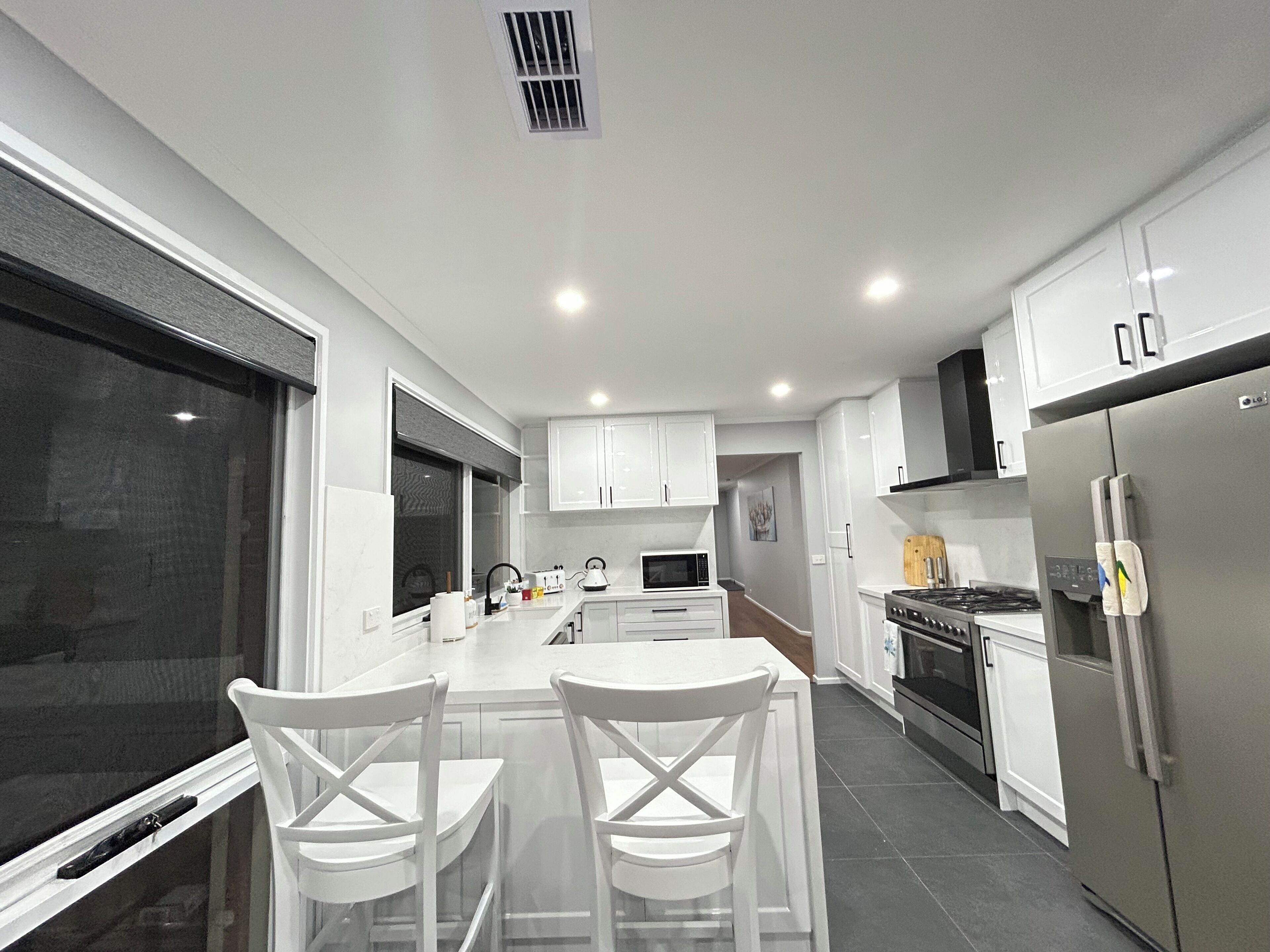 Micro-ondes, four, plaque de cuisson, lave-vaisselle