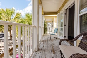 Property grounds - BeachDaze - Crosswalk to Beach Access, Private Pool (Panama City)