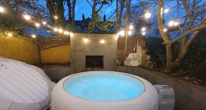 Hot Tub Emerald Escape - Private Garden & FREE Parking