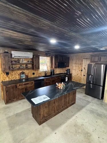 Rustic Barndominium Retreat