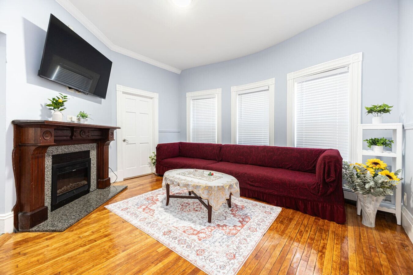 TV, fireplace