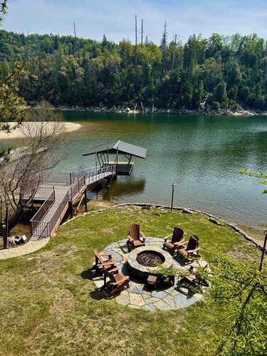 New! O'Connor Lakefront with private dock/spa/firepit!