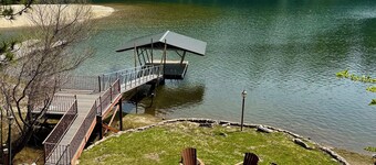 New! O'Connor Lakefront with private dock/spa/firepit!