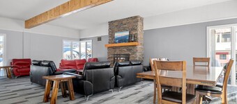 Charming 1BR Near DT Kimberley: Pool, Hot Tub and Gym