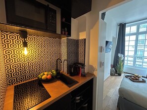 Fridge, microwave, stovetop, coffee/tea maker - BnBNook - Studio near Bastille and Marais Quarter (Paris)