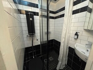 Hair dryer, towels - BnBNook - Studio near Bastille and Marais Quarter (Paris)