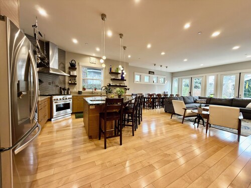 Super Bowl Find!  Spacious 4-bedroom house in San Jose for Super Bowl Fans!