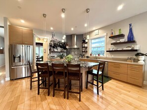 Fridge, microwave, oven, stovetop - Super Bowl Find!  Spacious 4-bedroom house in San Jose for Super Bowl Fans! (San Jose)