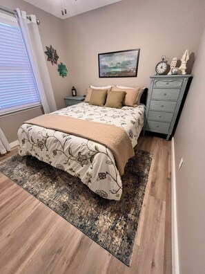 3 bedrooms, iron/ironing board, WiFi, bed sheets