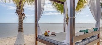 Maya Alux Beach House - 6BR Beachfront, Pool & Gym
