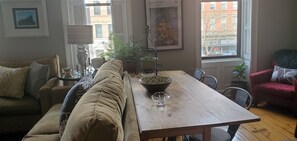 Smart TV - 2-bedroom 2-Bath condo - Hoboken blocks to NJ Transit to get to FIFA World Cup! (Hoboken)