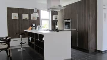 Kühlschrank, Mikrowelle, Ofen, Geschirrspüler