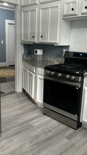 Private kitchen - Historical Bessemer Apartment, 3 Bdrms & 2 Bath (Bessemer)