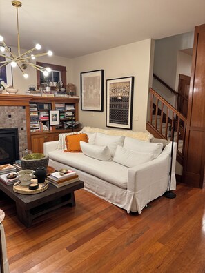 Smart-TV, peis og bøker