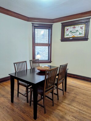 Dining - Warm Modern 2BR • Walkable Roscoe Village (Chicago)