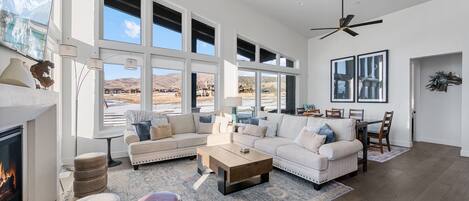 Smart-TV, peis og bøker