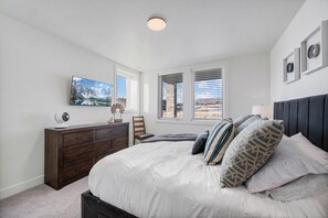 3 bedrooms, iron/ironing board, free WiFi, bed sheets - Red Ledges Abajo Peak Escape, Min 90 Day Stay (Heber City)
