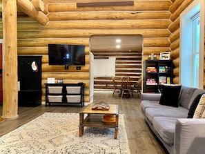 TV - Walk to Lake, Downtown, Restaurants and Shops- Grand Mountain Haven (Grand Lake)