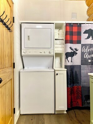 Interior - Walk to Lake, Downtown, Restaurants and Shops- Grand Mountain Haven (Grand Lake)