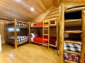 Bed sheets - Walk to Lake, Downtown, Restaurants and Shops- Grand Mountain Haven (Grand Lake)