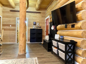 Interior - Walk to Lake, Downtown, Restaurants and Shops- Grand Mountain Haven (Grand Lake)