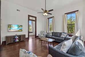 Smart TV - Beauty on Ball - Main 1 (Galveston)
