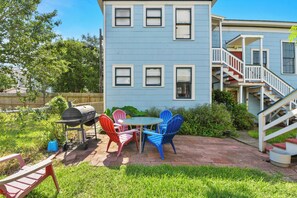 Outdoor dining - Beauty on Ball - Main 1 (Galveston)