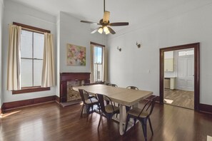 Dining - Beauty on Ball - Main 1 (Galveston)