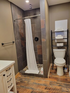 Shower, hair dryer - H2 - Two-Bedroom Apartment (Lake Placid)