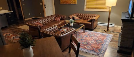 Smart TV, fireplace, stereo